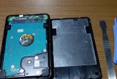 移动硬盘盒壳拆卸方法是什么？有视频教程吗？