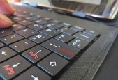 键盘上o旁边的字母是什么？