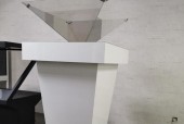 展柜前投影仪设置方法是什么？需要特别调整吗？