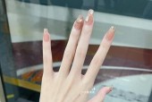 如何使用手机拍照使手指显得更细长？