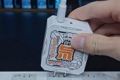 整体机甲充电器插头的正确使用方法是什么？如何安全充电？