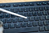 键盘清理用什么工具最好？如何保持键盘清洁？