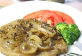 家庭自制牛排，美味在家享受（简单做法让你成为家庭牛排大厨）