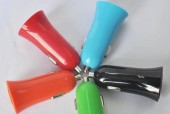 喇叭上的充电器如何使用？使用时应注意什么？