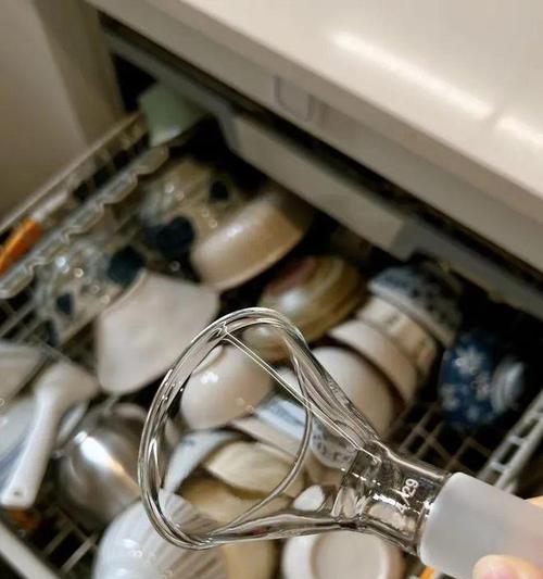 冰箱出水孔堵住了怎么办（解决冰箱出水孔堵塞的简单方法）  第3张
