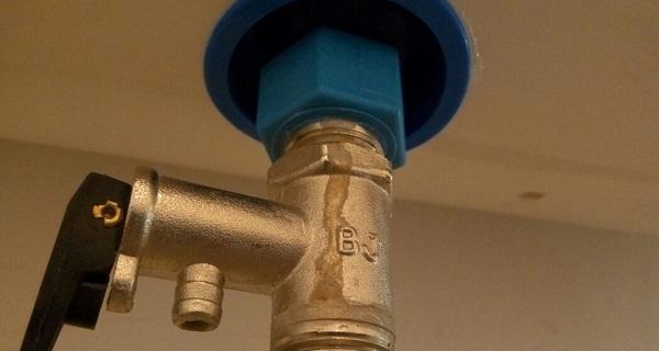 碧波尔热水器漏水的维修方法（解决碧波尔热水器漏水问题的实用技巧）  第3张
