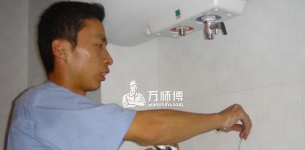商用热水器水管漏水的处理方法（轻松应对商用热水器水管漏水问题）  第2张