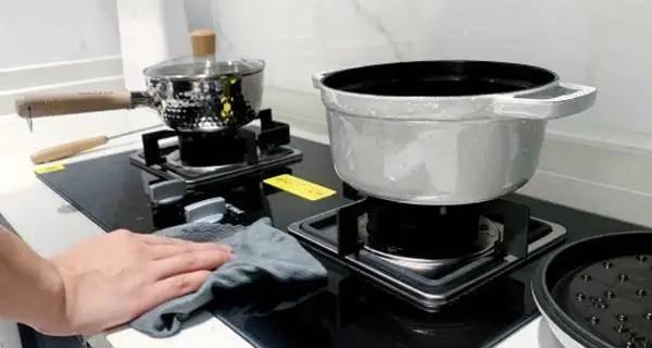 燃气灶哒哒响却无火苗（解析燃气灶哒哒响的原因）  第3张
