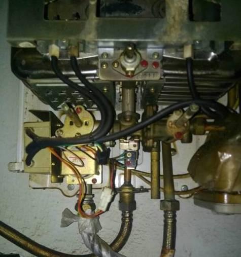 夏普热水器E4故障的维修方法及原因分析（解决夏普热水器E4故障的有效措施和技巧）  第2张