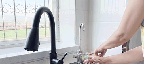 解决壁挂净水器水箱溢水的方法（有效应对壁挂净水器水箱溢水问题）  第1张