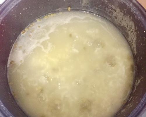 电饭煲熬粥米泡久了怎么办（遇到电饭煲熬粥米泡久了的情况）  第1张