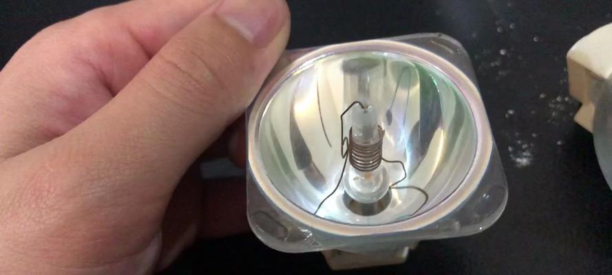 投影灯泡怎么判断好坏？如何延长使用寿命？  第2张