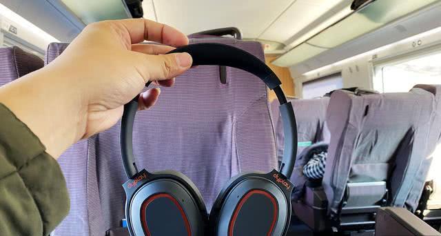 旅行时如何选择耳机以安静听音乐？需要考虑哪些因素？  第3张
