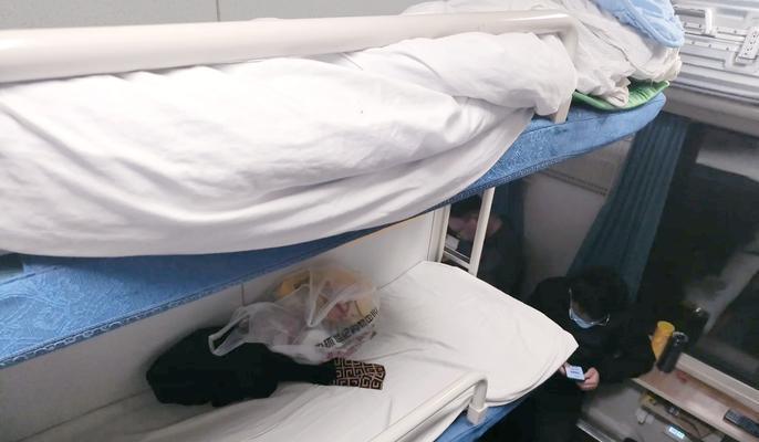 火车硬卧充电器插口位置在哪里？  第3张