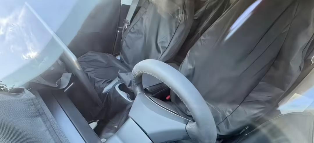 特斯拉廉价 Model Y 减配内饰曝光；Firefox 终止中国账户运营；宇树王兴兴：经常偷懒，用 AI 写代码｜极客早知道  第4张