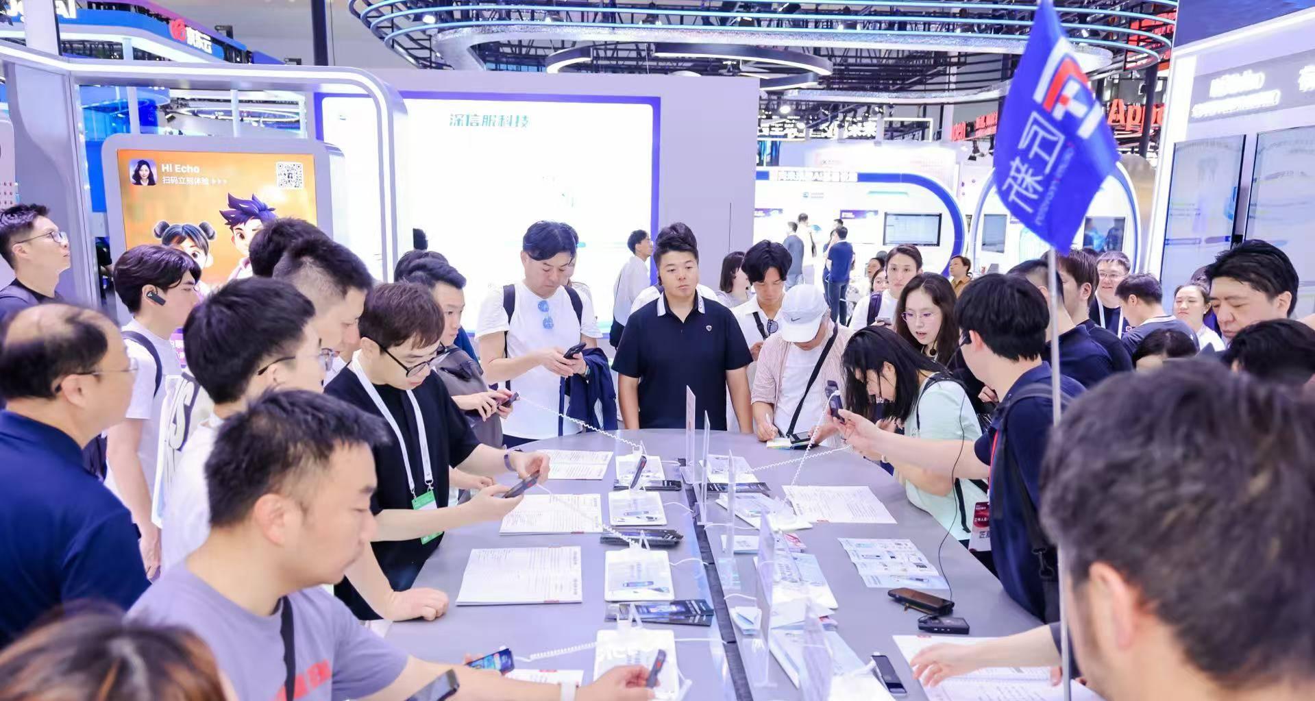 有道 AI 答疑笔亮相 2025WAIC，展现 教育硬件创新潜力  第4张