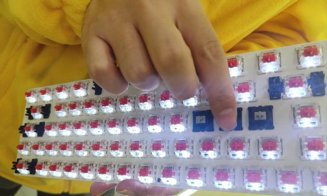 机械键盘轴更换攻略——让你的键盘重获新生（自己动手更换键盘轴）  第2张